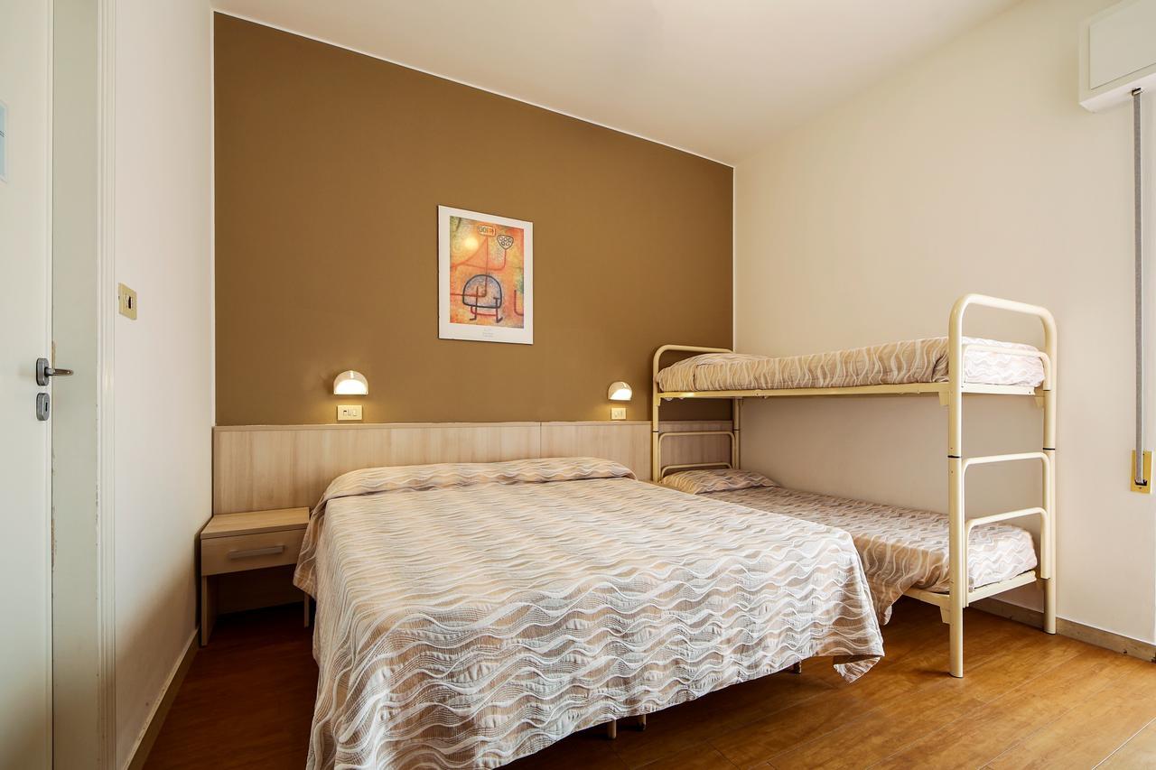 Hotel Susanna Римини Экстерьер фото